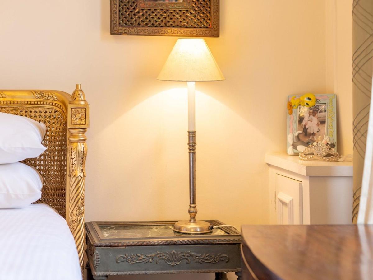 Pass The Keys Split-Floors Antique Apartment In Portobello Road London Exterior photo